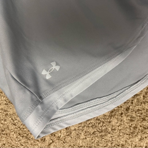 Women’s Under Armour Light Gray Athletic Shorts - Picture 3 of 3